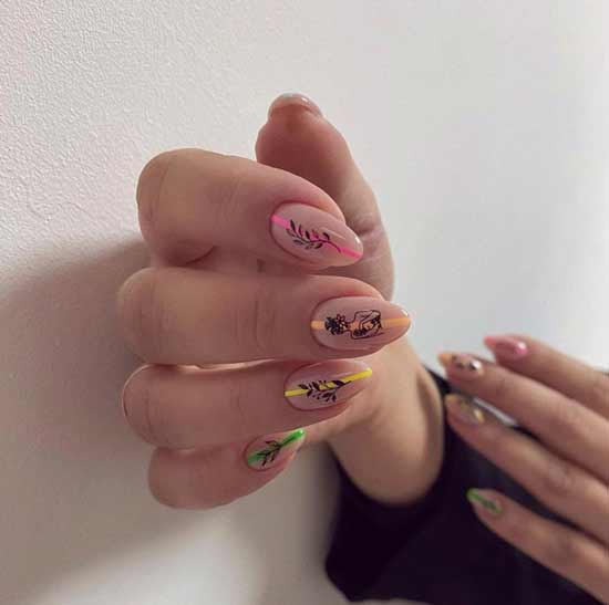Разноцветные полосы на ногтях