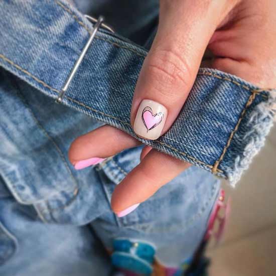 Розовое сердечко на ногтях фото