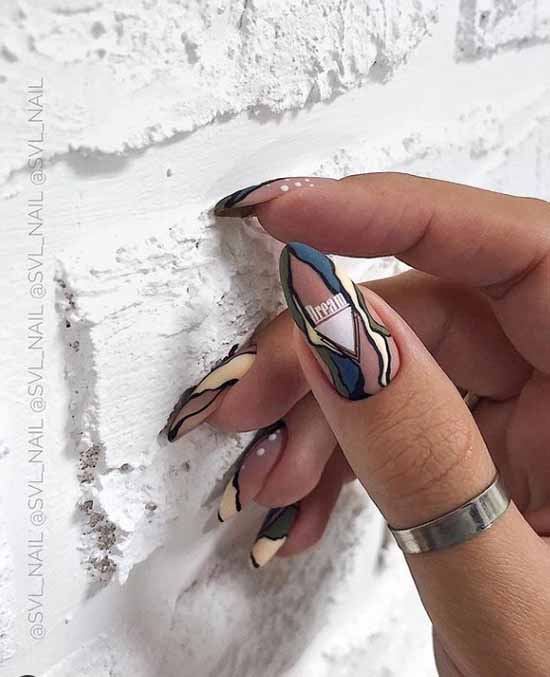 Матовые длинные ногти с дизайном абстракция