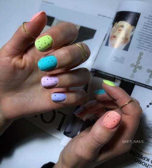 Разноцветные яркие ногти