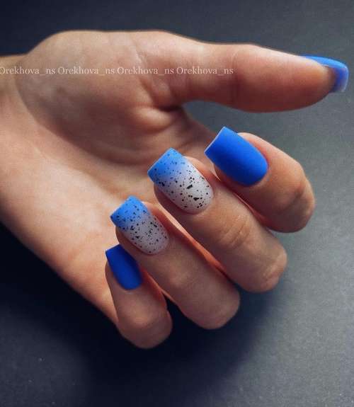 Дизайн синие ногти