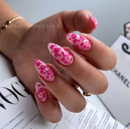 Розовый леопард ногти