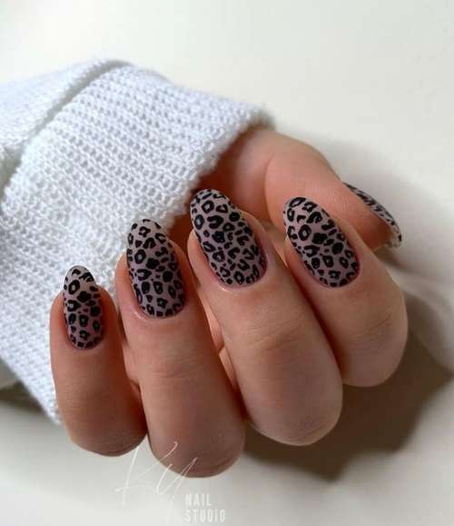 Черный леопардовый принт ногти