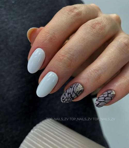 Белый френч с блестками: новинки дизайна ногтей, фото