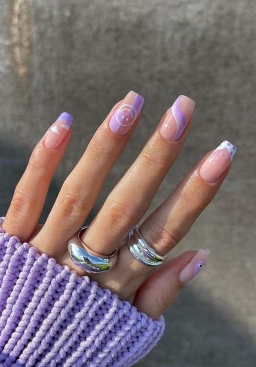 Светло-фиолетовый цветной френч на ногтях