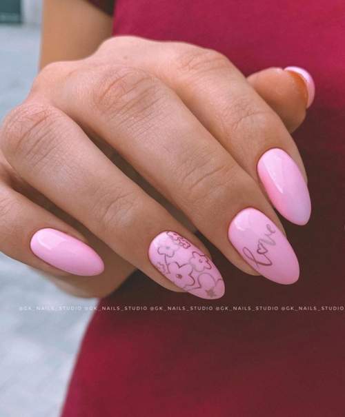 Розовые ногти с цветочками