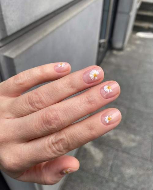 Рисунки цветов на ногтях минимализм