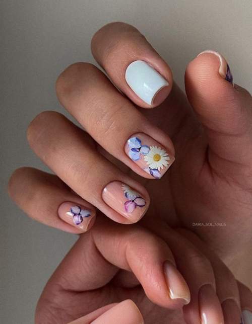 Цветы и бабочки на ногтях