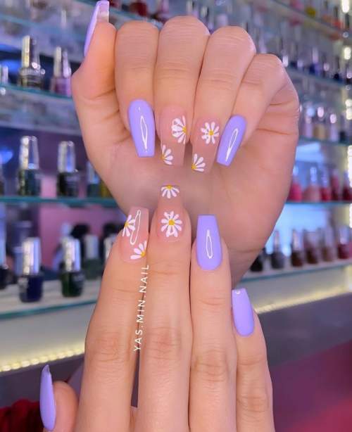 Фиолетовые ногти с цветочками