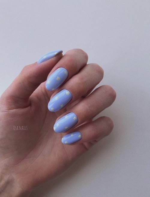 Голубые ногти с рисунками цветов