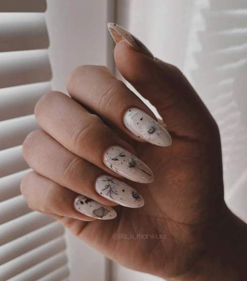 Длинные ногти с рисунков цветов на ногтях