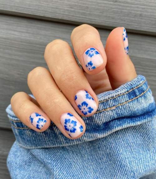 Синие яркие цветы ногти