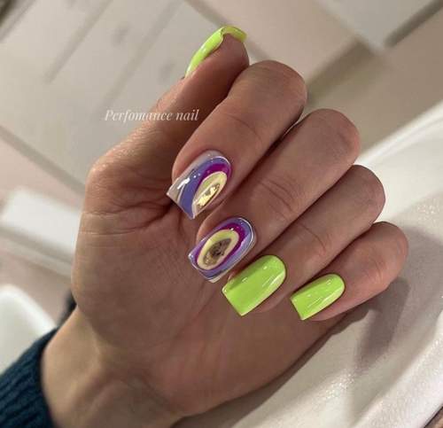 Зеленые кислотные ногти