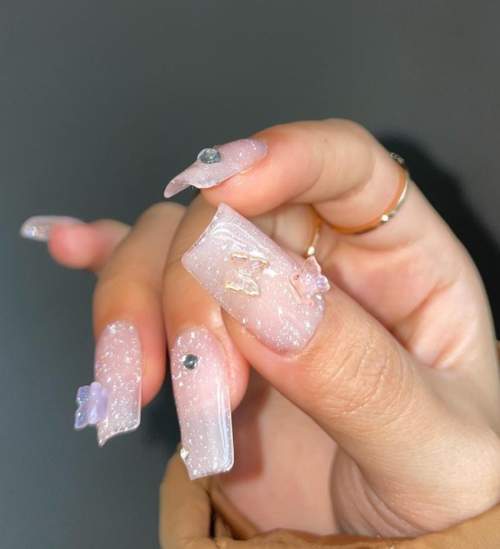 Прозрачные капли на ногтях