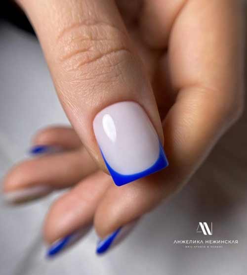 Синий френч на молочных ногтях