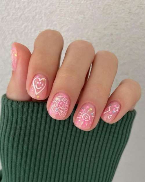 Нежно-розовые рисунки на ногтях