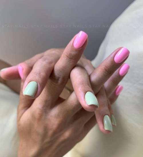 Нежно-розовые ногти с мятным цветом