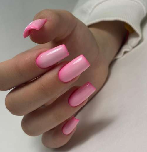 Бледно-розовый ногти квадрат