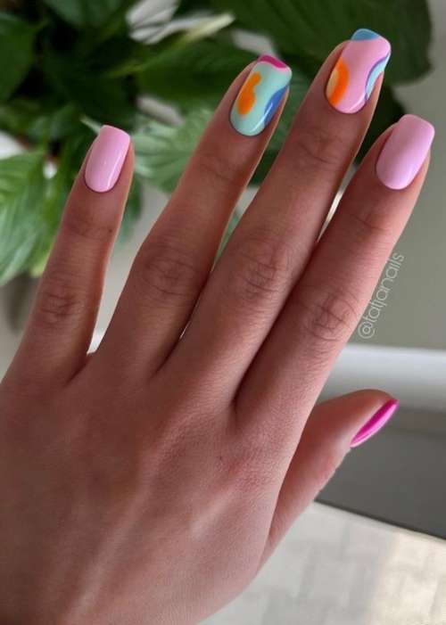 Нежно-розовый маникюр в зависимости от формы ногтей