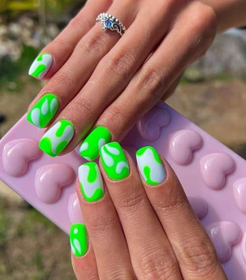 Ярко-зеленые короткие ногти