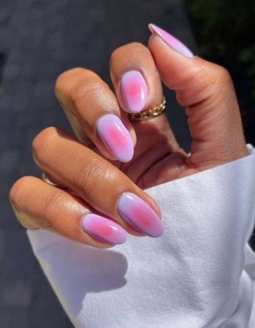 Розово-сиреневый градиент на ногтях