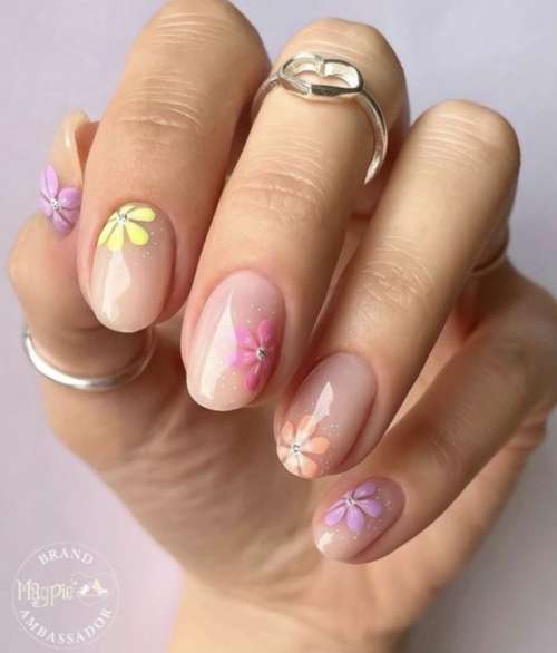 Цветочки на ногтях цвет персиковый