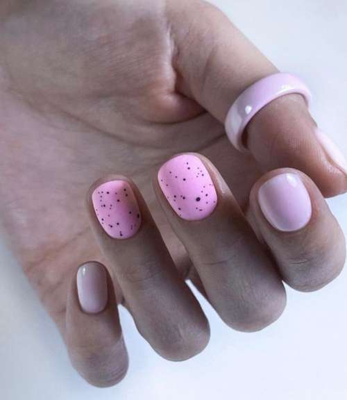 Розовые ногти с черным