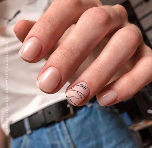 Нюдовый маникюр на короткие ногти: дизайн-идеи 2024