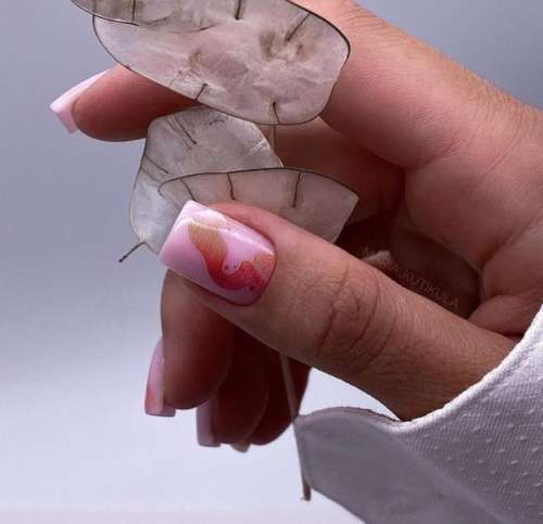 Фото идеи нюдового маникюра на короткие ногти