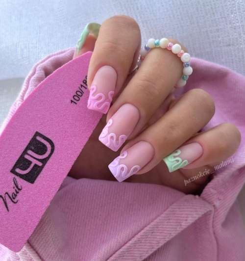 Розовые ногти дизайн