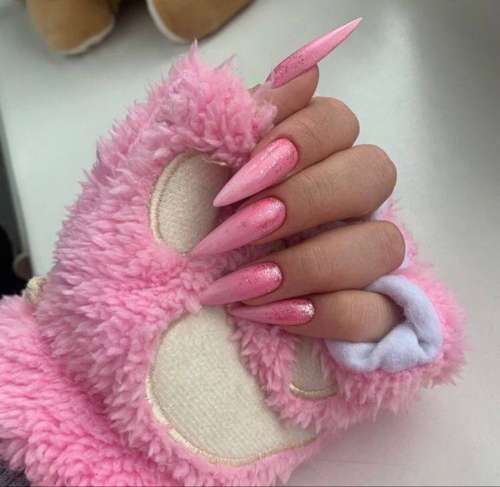 Розовые ногти как у Барби