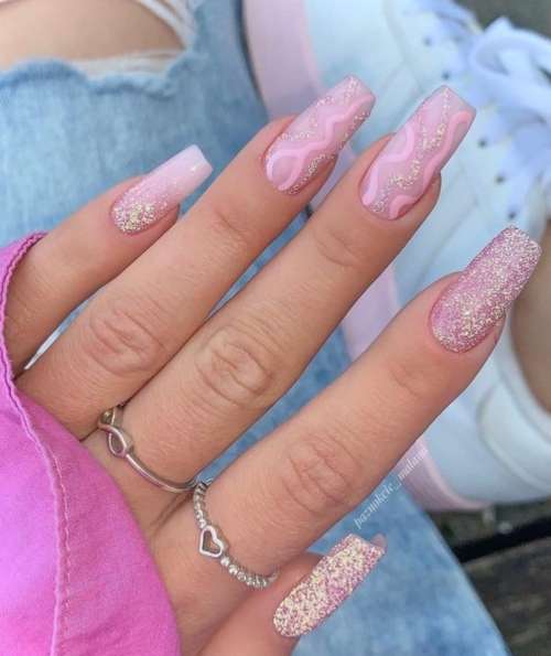 Пастельные розовые ногти квадрат