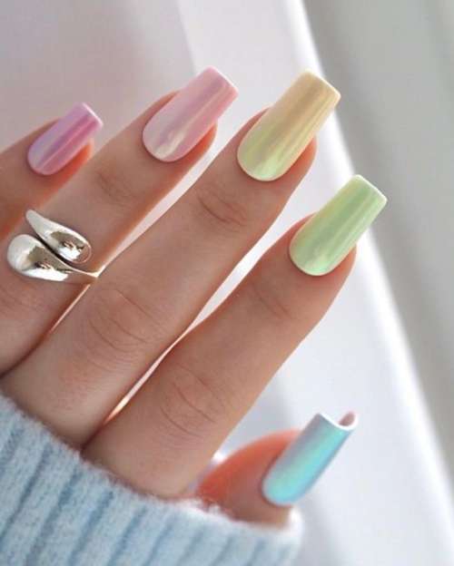 Разноцветные пастельные ногти с втиркой