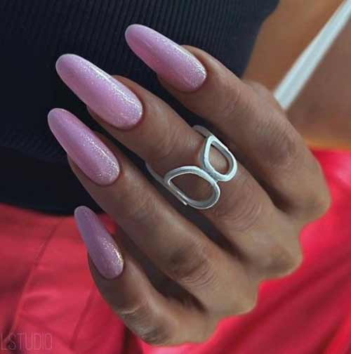 Розовые ногти с блестками