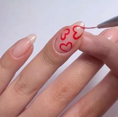 Как нарисовать сердечко на ногтях