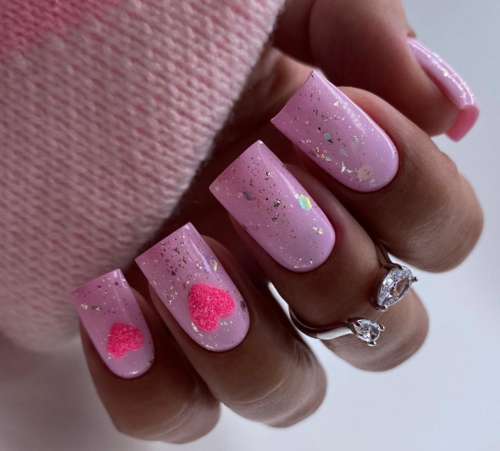 Розовые ногти на 14 февраля