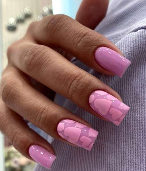 Ногти розовые сердечки