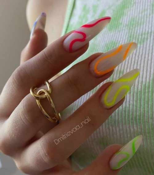 Неоновые разного цвета полоски на ногтях