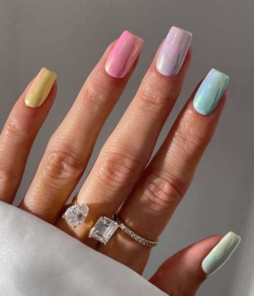 Разные пастельные цвета на ногтях