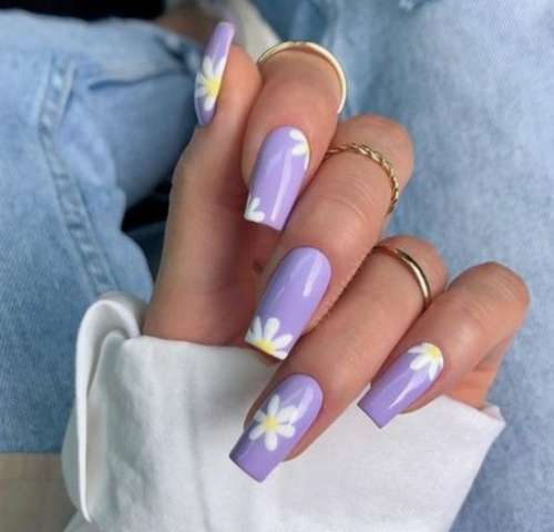 Сиреневые ногти с цветочками