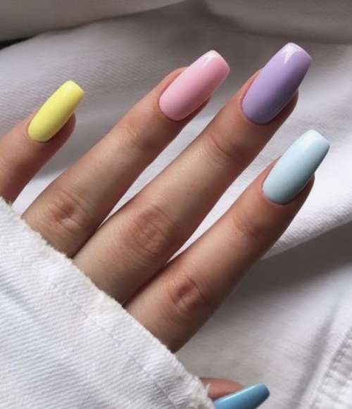Разноцветные ногти с сиреневым