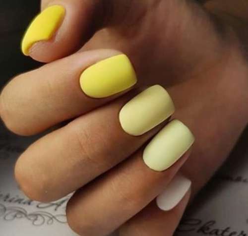 Матовые желтые ногти