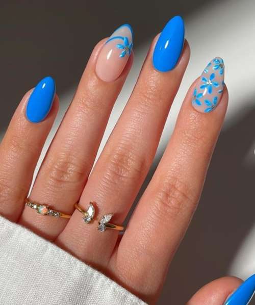 Голубые цветы ногти
